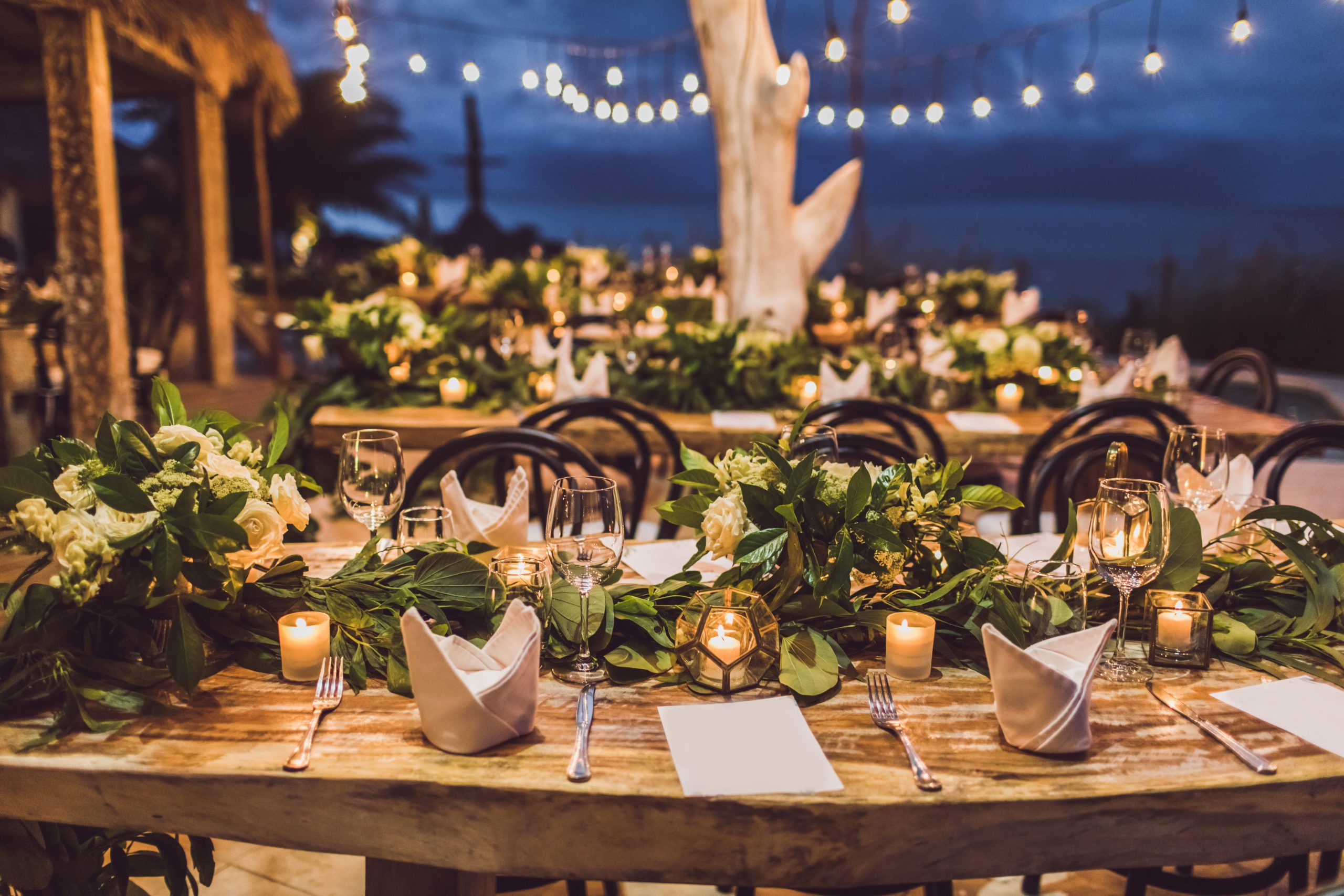 Table setting decoration at night ceremony